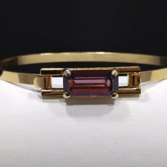 Vintage Avon Purple Faceted Glass Stone Gold Tone Hinged Bangle Bracelet 7" - Picture 8 of 8